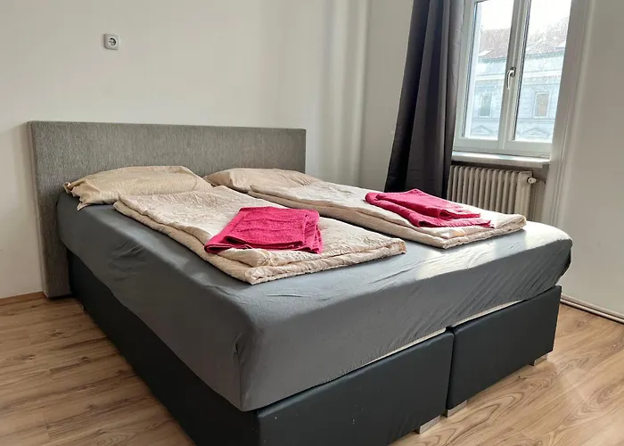 Comfortable 4 Private In Shared Perfect For Groups & Friends Wien
