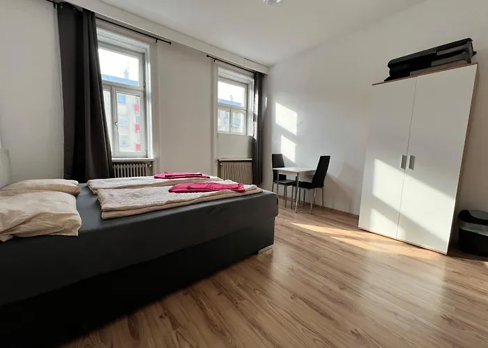 Comfortable 4 Private In Shared Perfect For Groups & Friends Apartment *