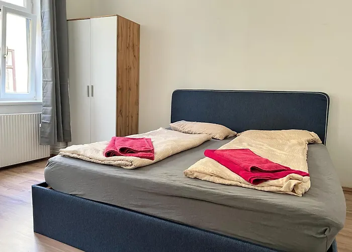 Comfortable 4 Private In Shared Perfect For Groups & Friends Apartment