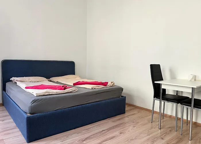 Comfortable 4 Private In Shared Perfect For Groups & Friends Wien