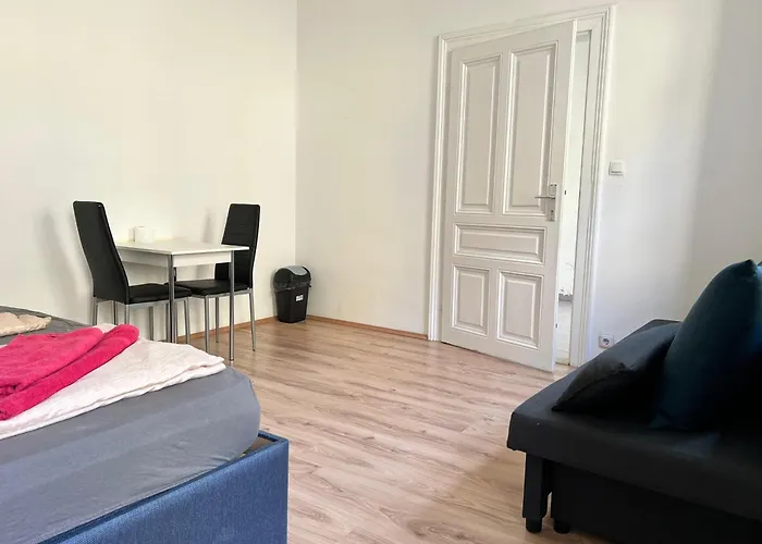 Comfortable 4 Private In Shared Perfect For Groups & Friends *