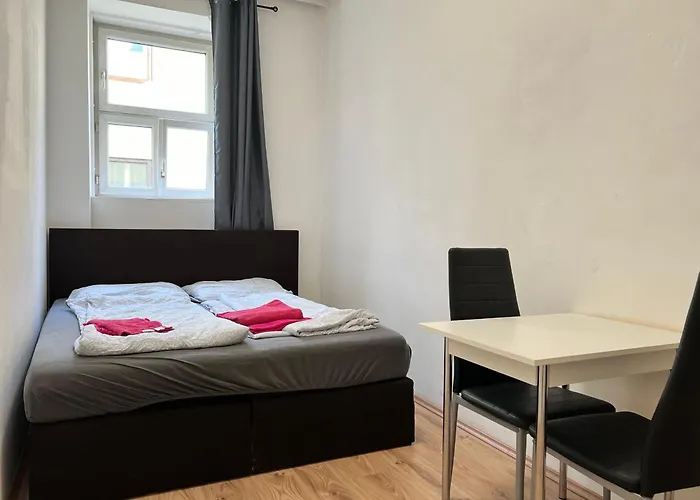 Comfortable 4 Private In Shared Perfect For Groups & Friends Apartment