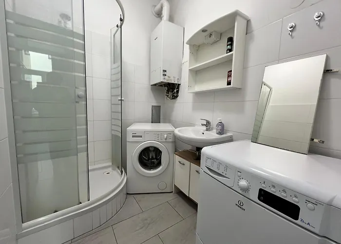Comfortable 4 Private In Shared Perfect For Groups & Friends Apartment Wien